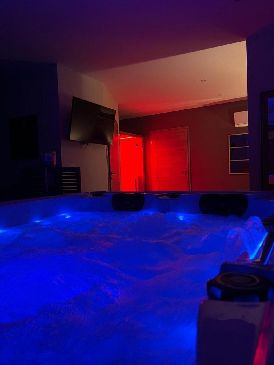 La Valentine Love Room Gites Des 3 Lavoirs Bourogne Luaran gambar