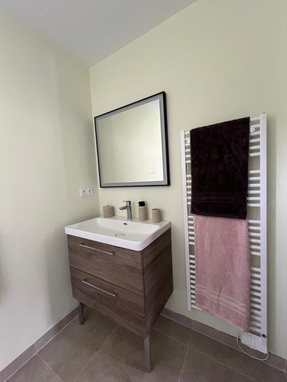 La Valentine Love Room Gites Des 3 Lavoirs Bourogne Luaran gambar